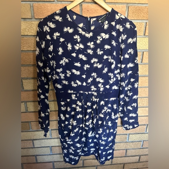 Club Monaco Paget 100% Silk Navy Blue Floral Long Sleeve Mini Dress Size 4 - Picture 2 of 7